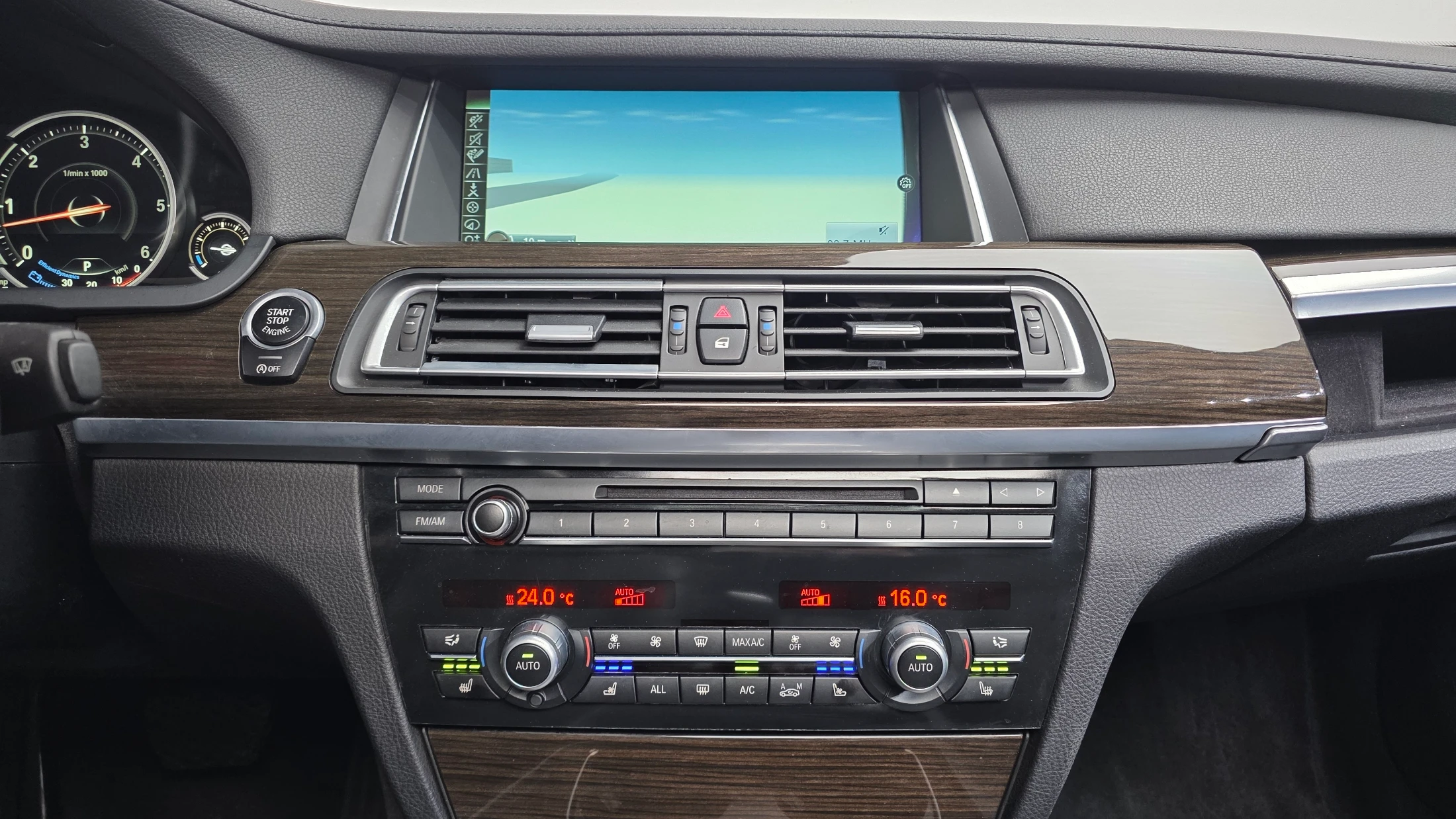 BMW 7-Series F01, 2013 — фото 15