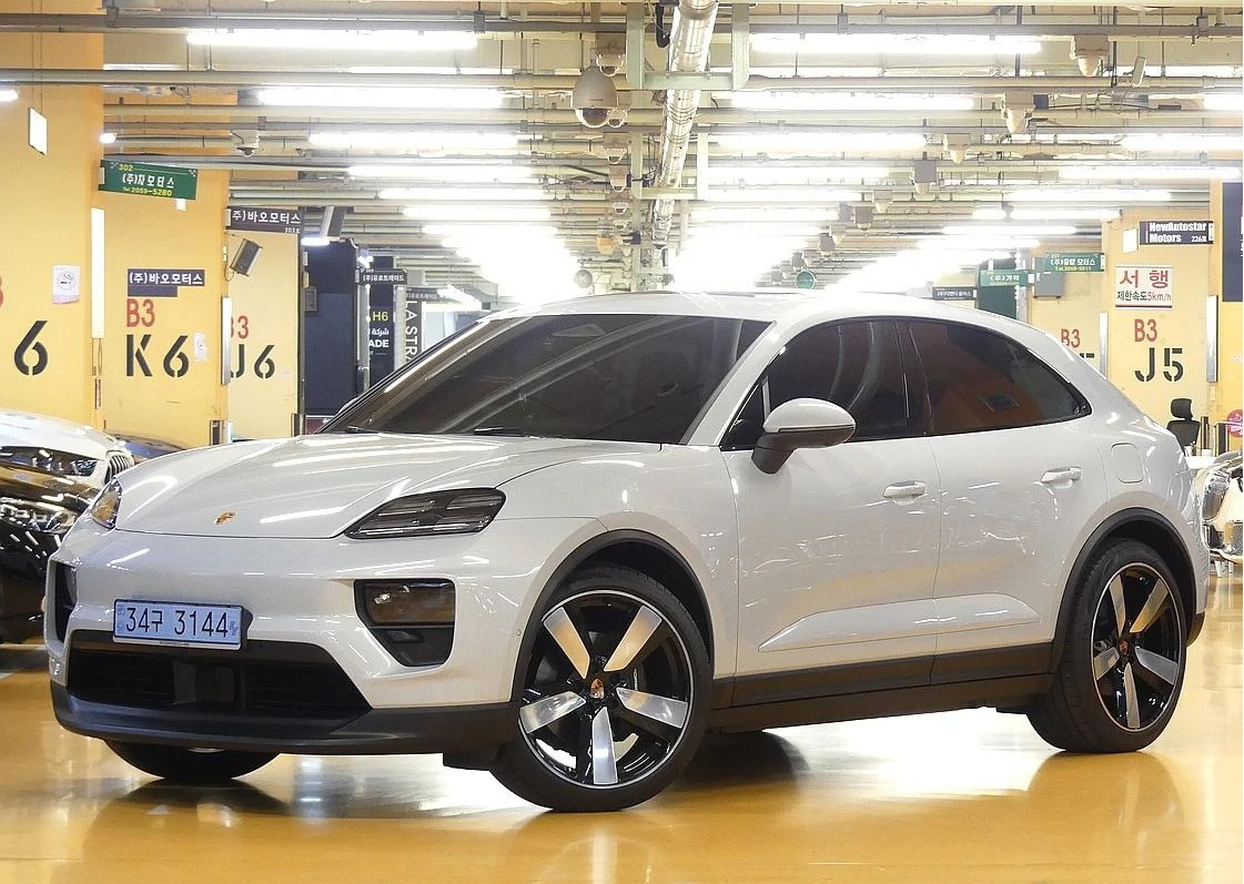 Porsche Macan EV