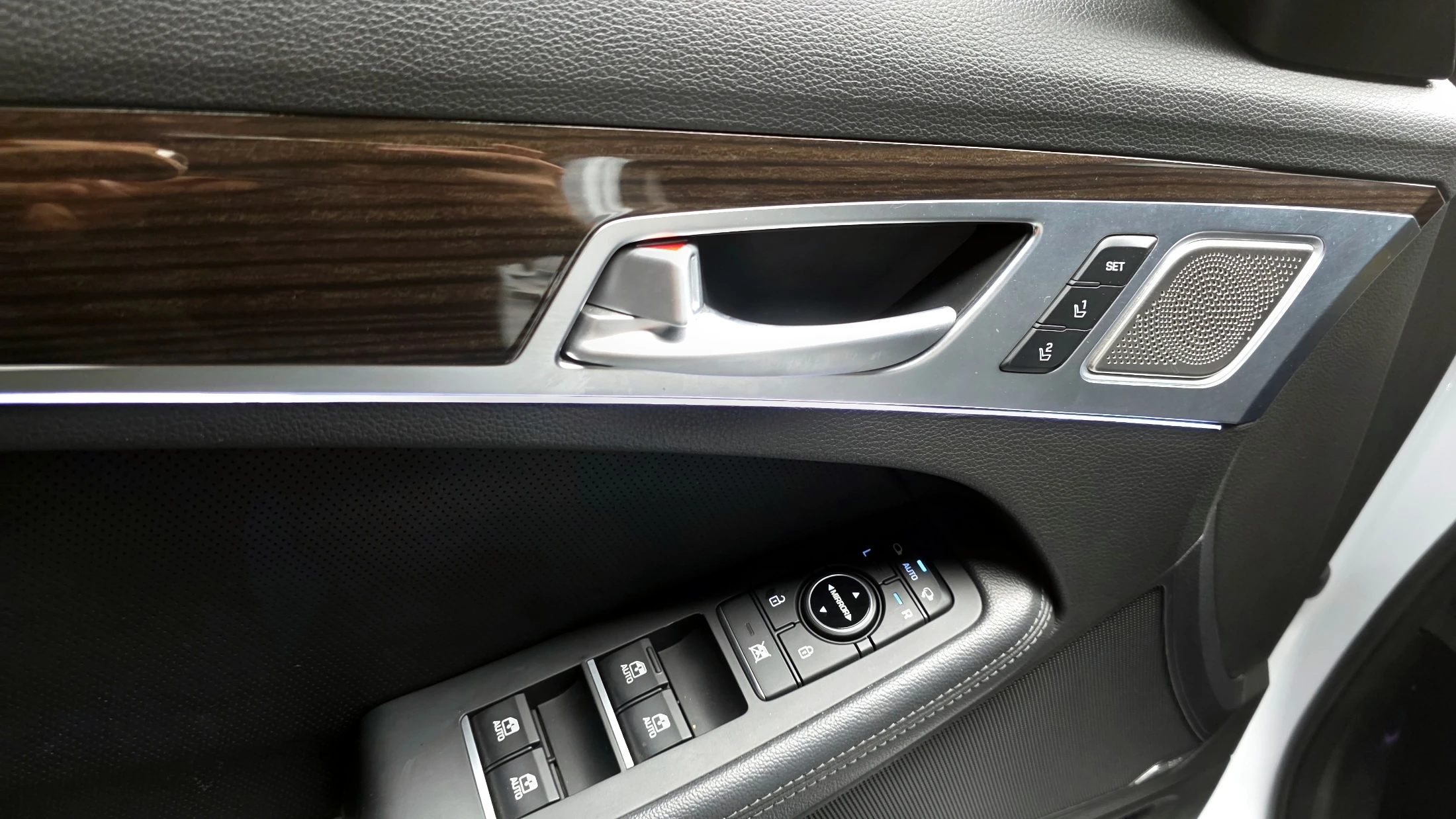 Genesis G80, 2017 — фото 32