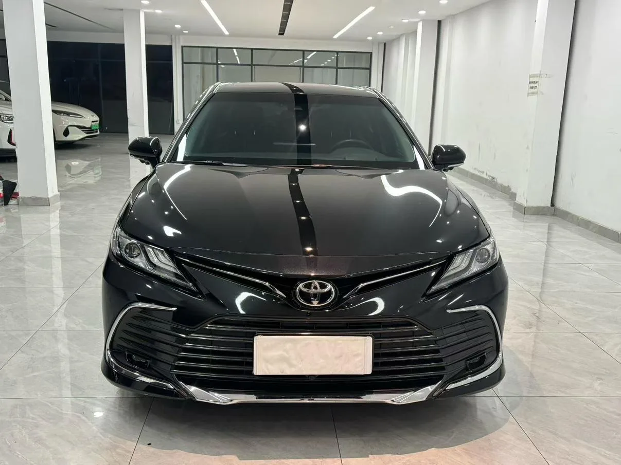 Toyota Camry, 2023 — фото 2