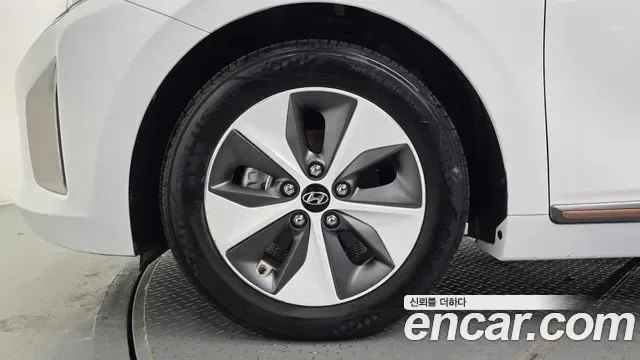 Hyundai Ioniq Ionic Electric, 2017 — фото 5