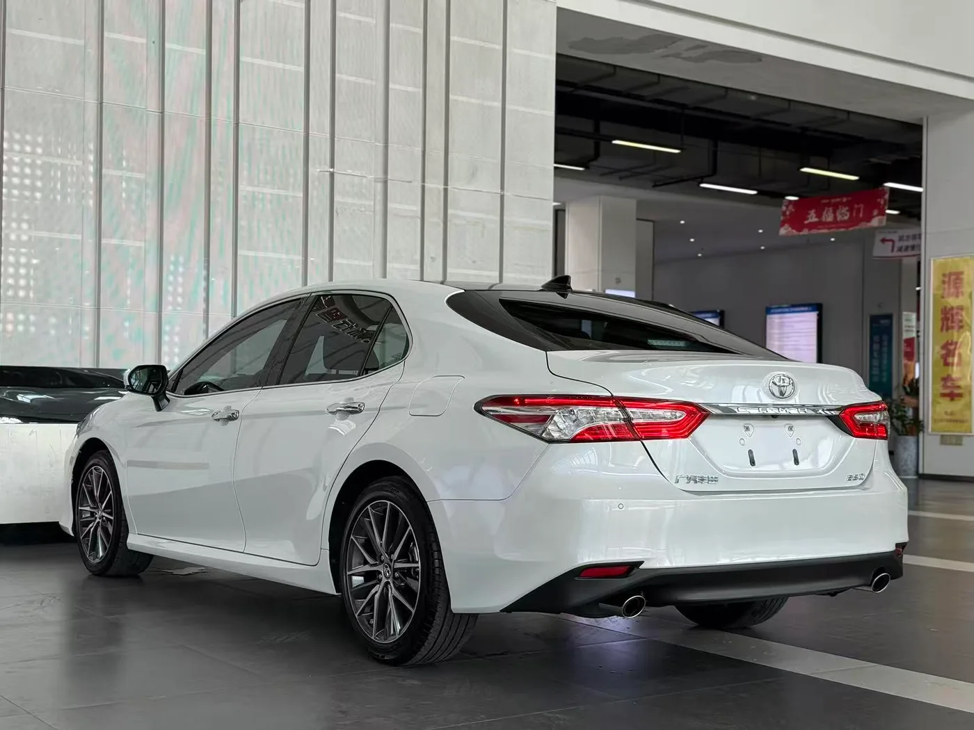 Toyota Camry, 2023 — фото 18