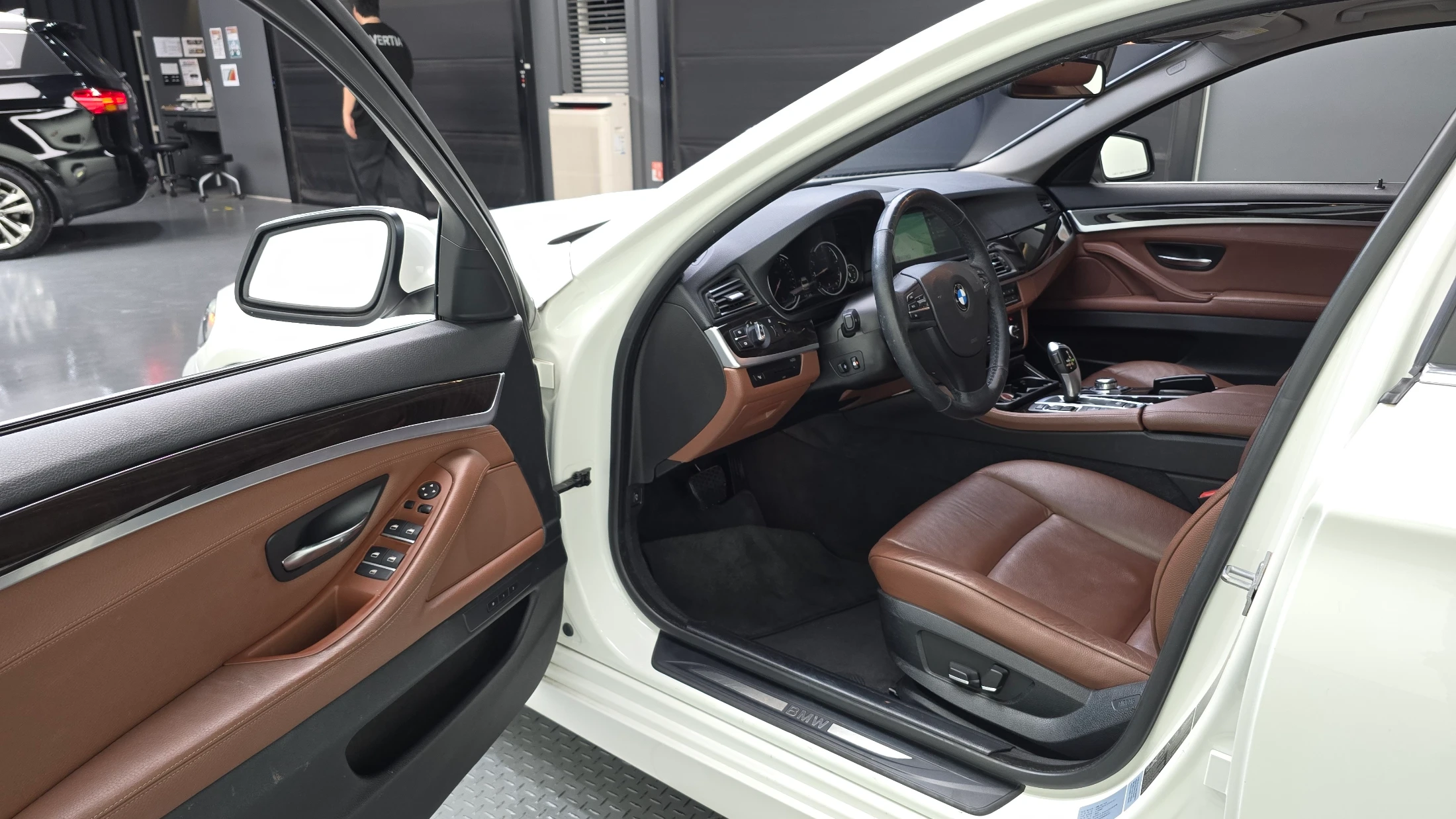 BMW 5-Series F10, 2013 — фото 10