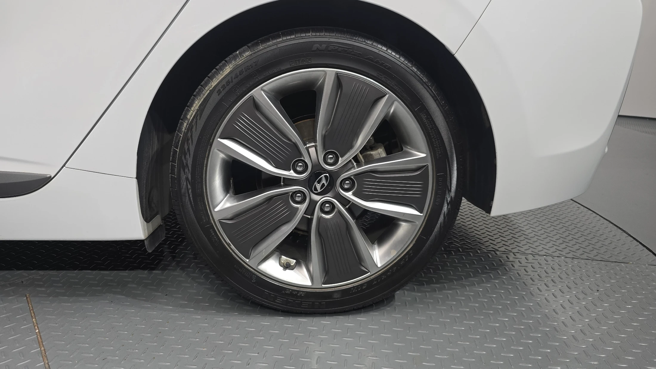 Hyundai Ioniq Ionic Hybrid, 2016 — фото 22