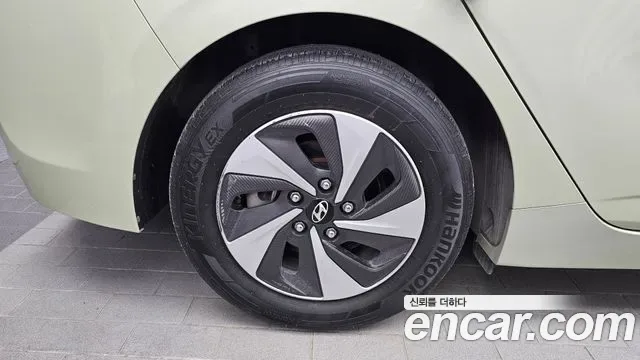 Hyundai Ioniq Ionic Hybrid, 2016 — фото 5