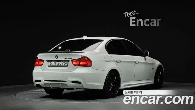 BMW 3-Series E90, 2011 — фото 2