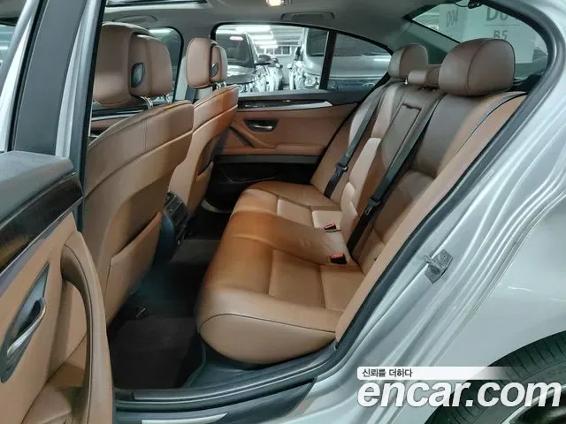 BMW 5-Series F10, 2013 — фото 11