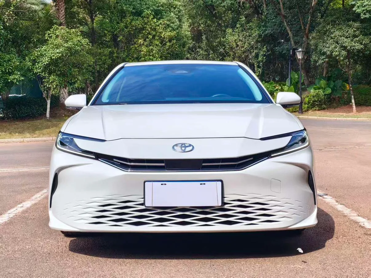 Toyota Camry, 2024 — фото 2
