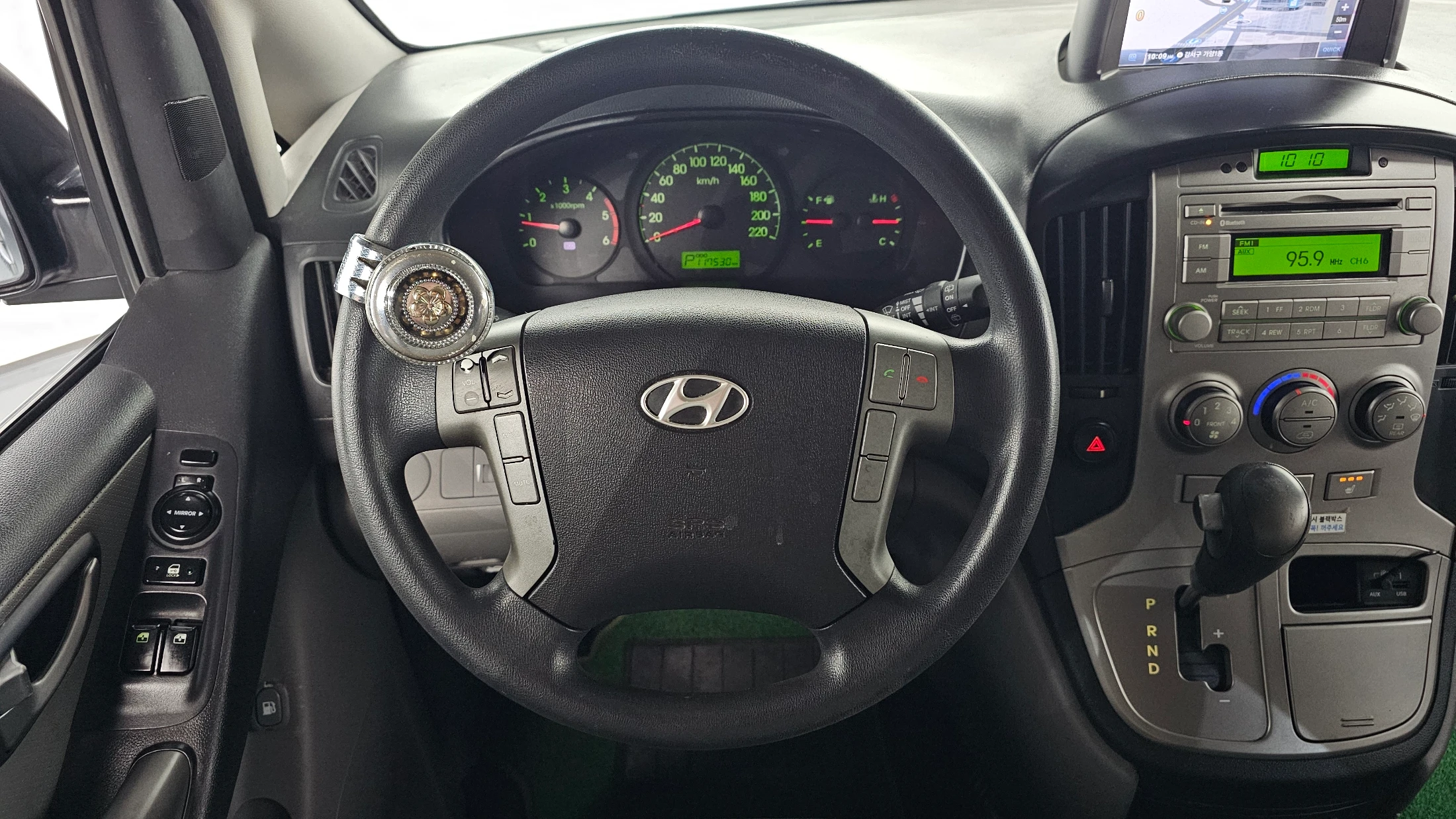 Hyundai Starex Grand Starex, 2012 — фото 13
