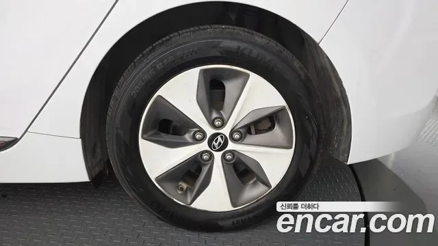 Hyundai Ioniq Ionic Electric, 2017 — фото 21