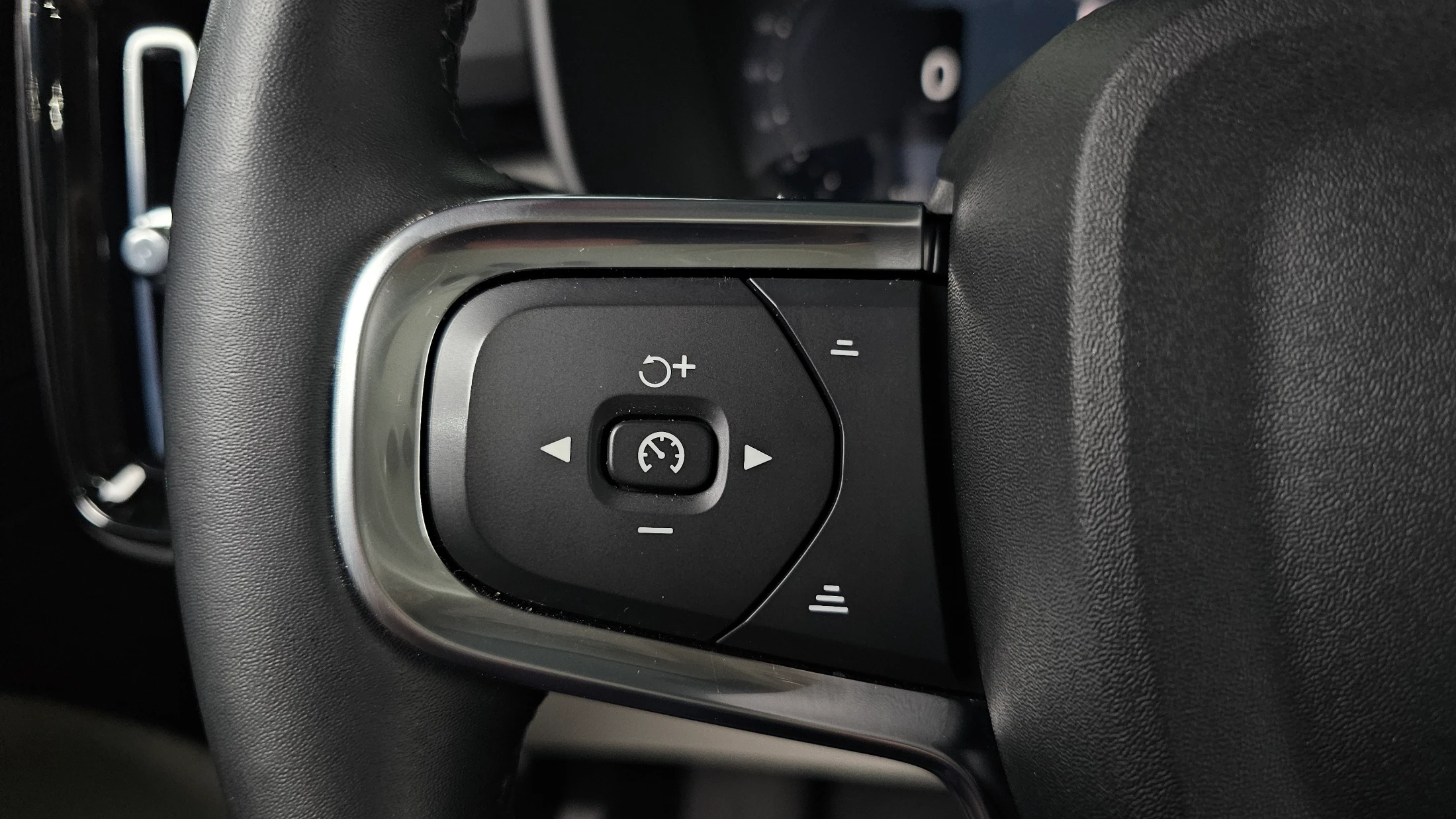 Volvo Xc40, 2025 — фото 30