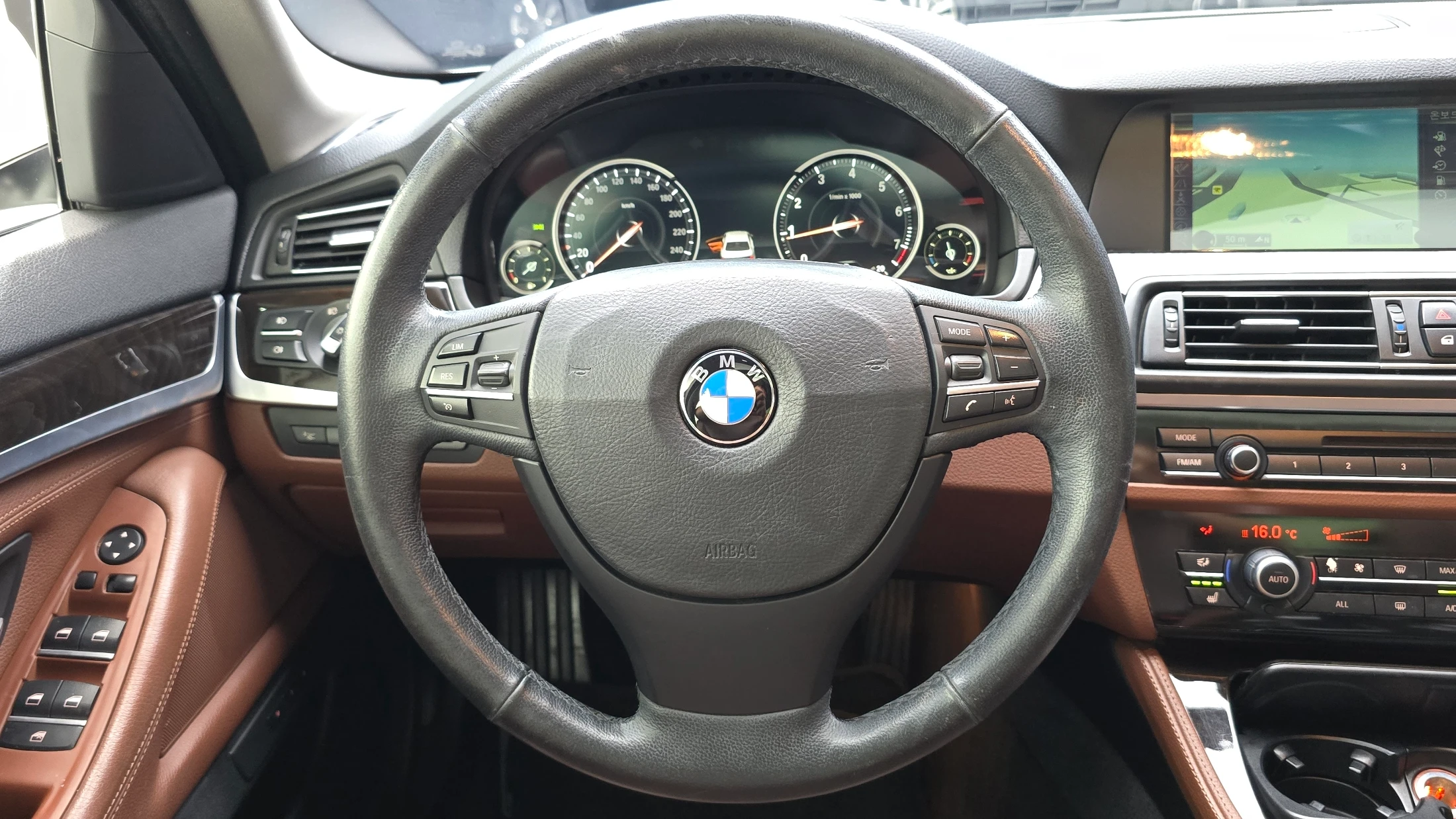 BMW 5-Series F10, 2013 — фото 13