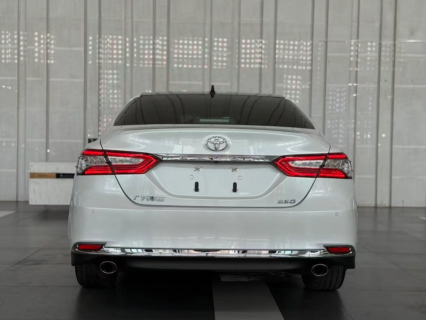 Toyota Camry, 2023 — фото 12