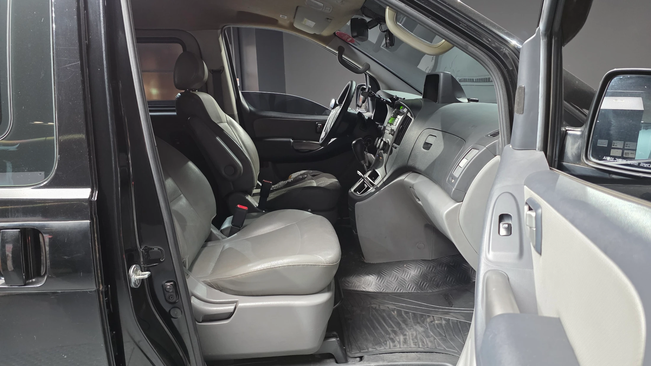 Hyundai Starex Grand Starex, 2012 — фото 11
