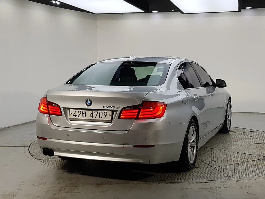 BMW 5-Series F10, 2011 — фото 4