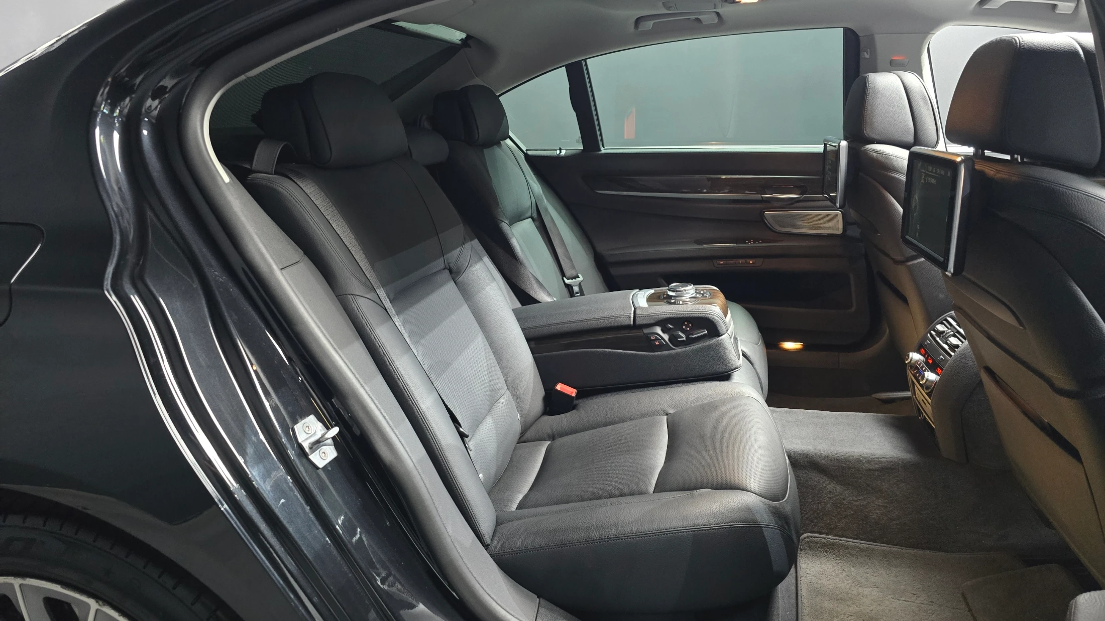 BMW 7-Series F01, 2014 — фото 11