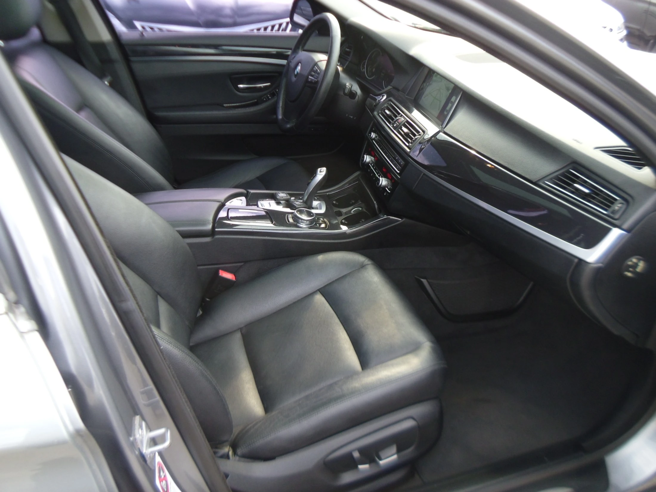 BMW 5-Series F10, 2013 — фото 13