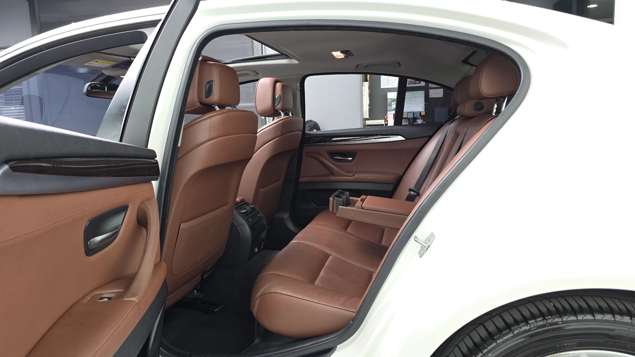 BMW 5-Series F10, 2013 — фото 11