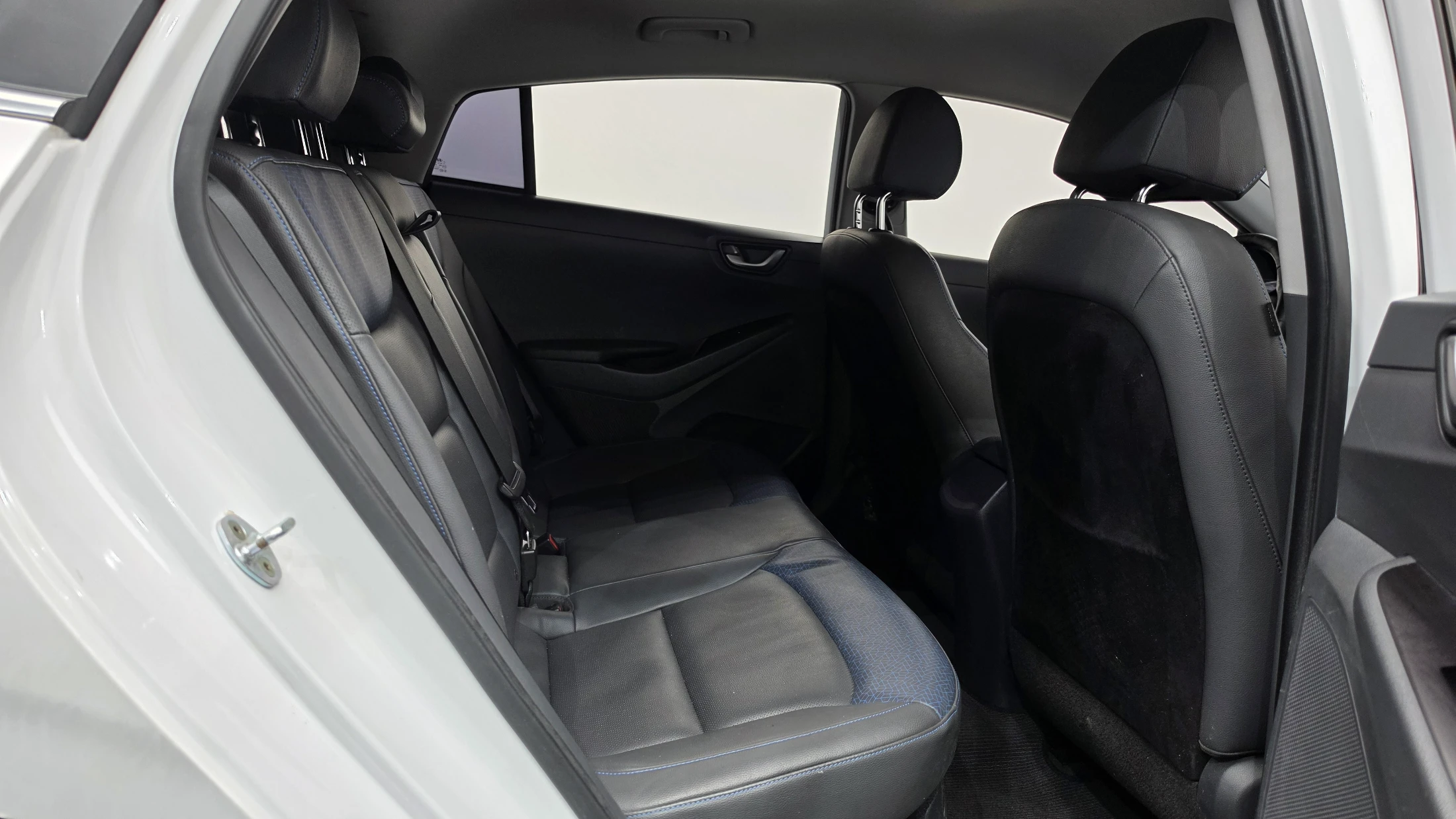Hyundai Ioniq Ionic Hybrid, 2016 — фото 12