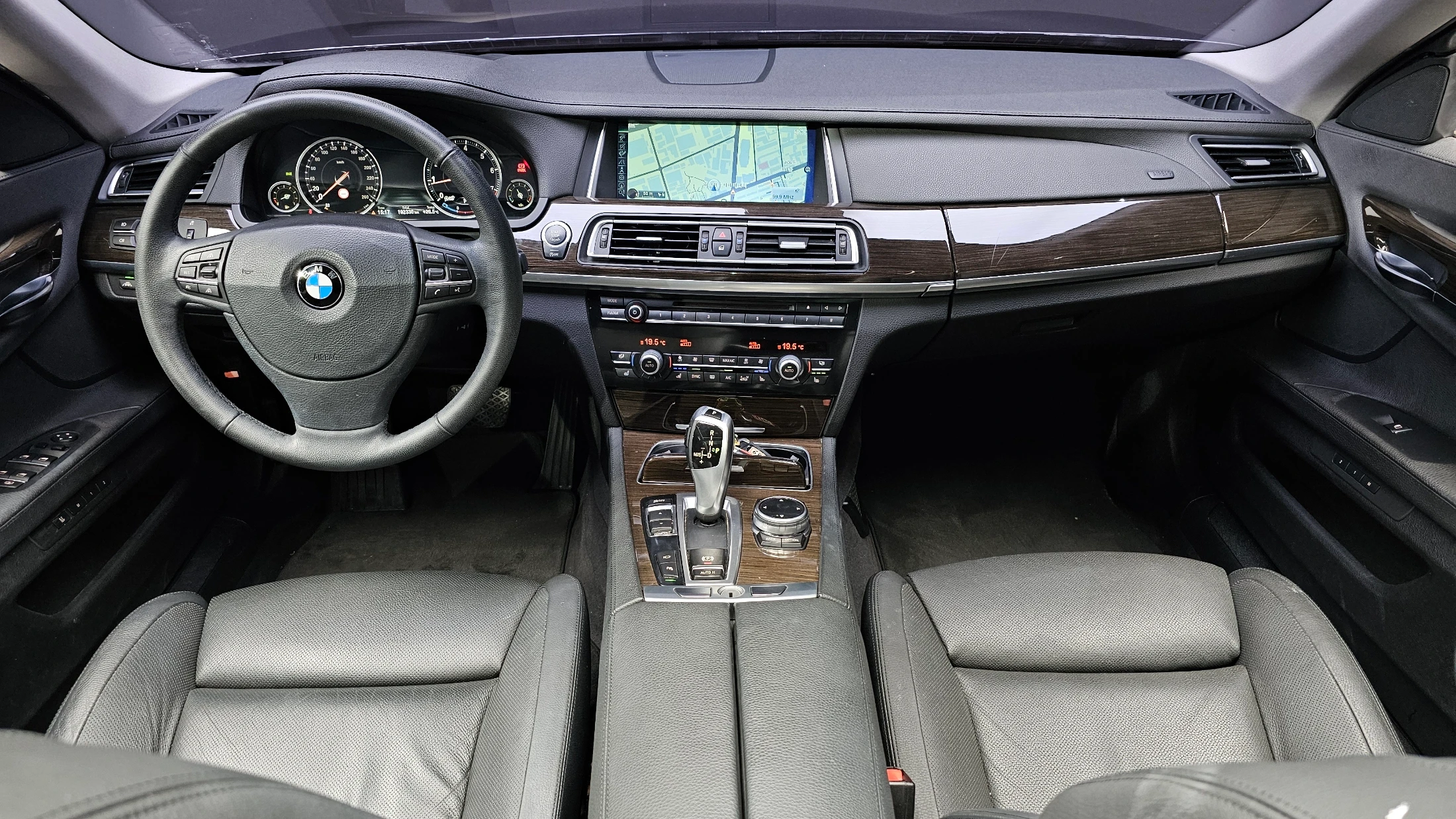 BMW 7-Series F01, 2014 — фото 7