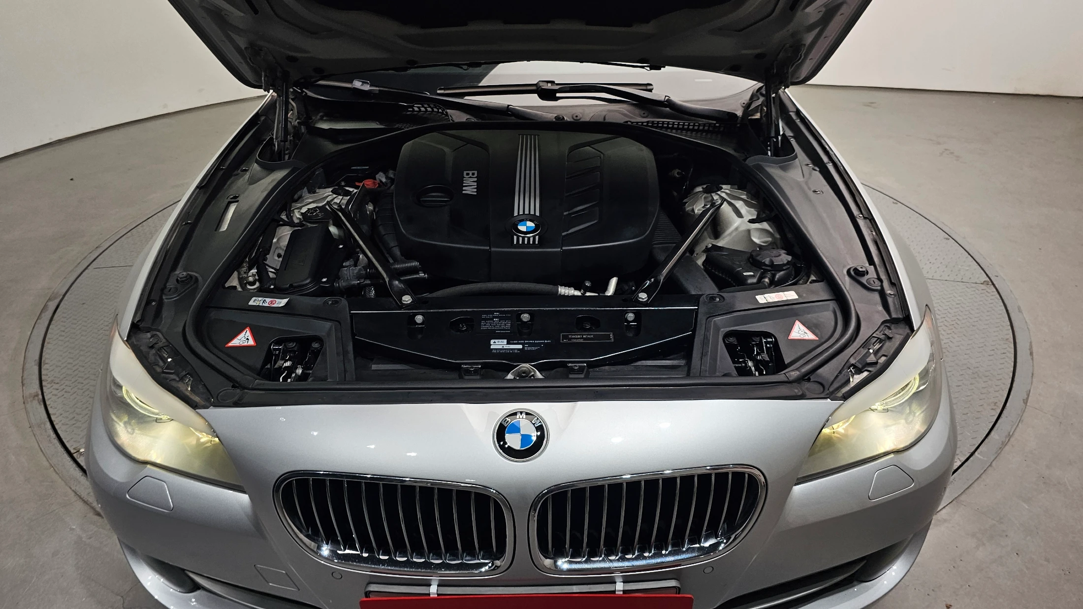 BMW 5-Series F10, 2011 — фото 6