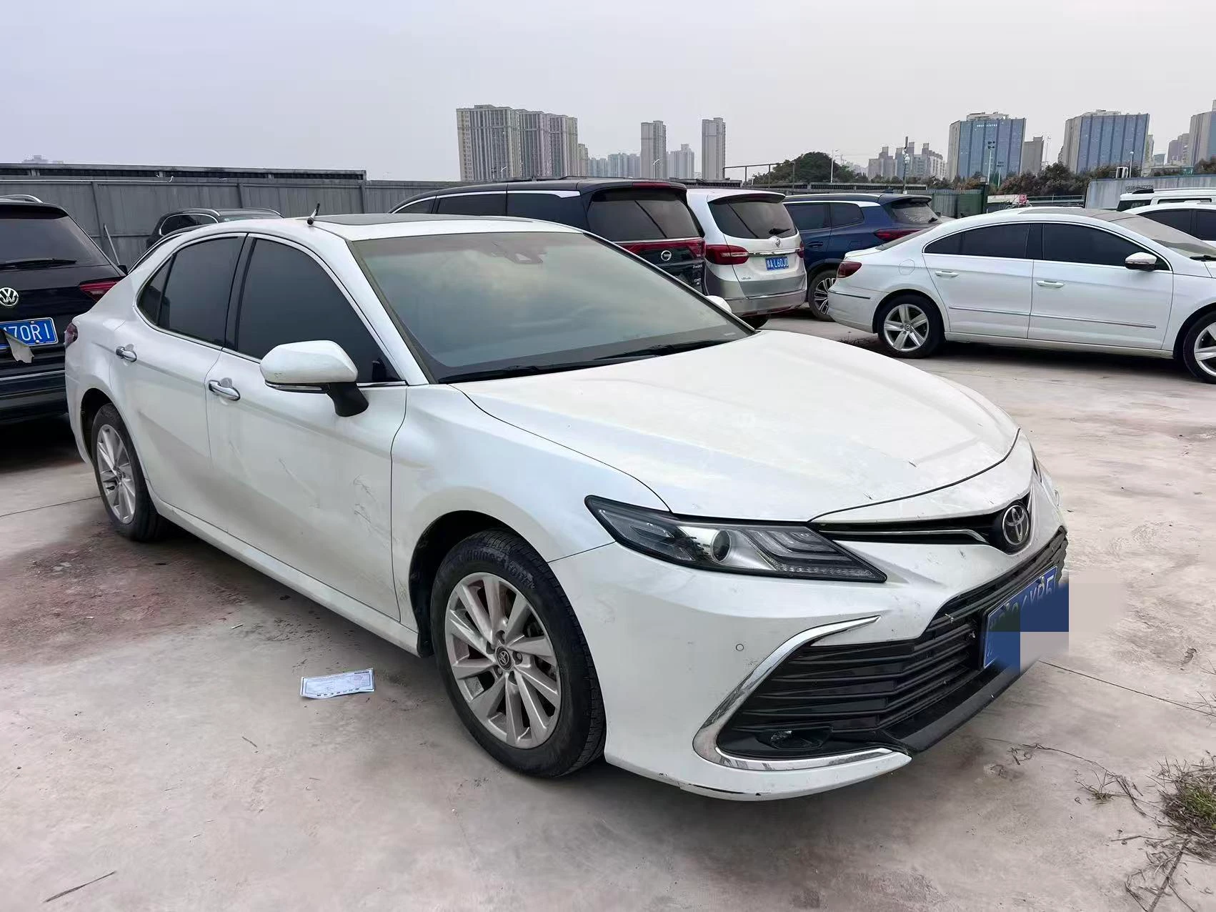 Toyota Camry, 2023 — фото 2