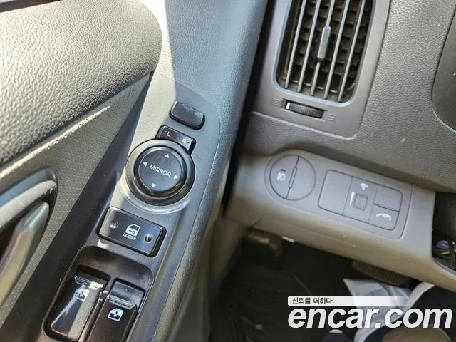 Hyundai Starex Grand Starex, 2012 — фото 17