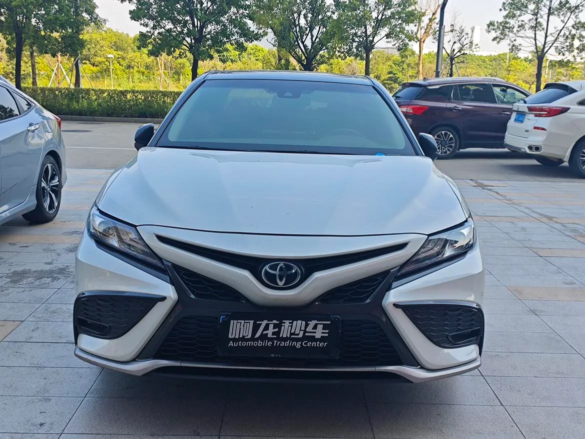 Toyota Camry, 2023 — фото 2