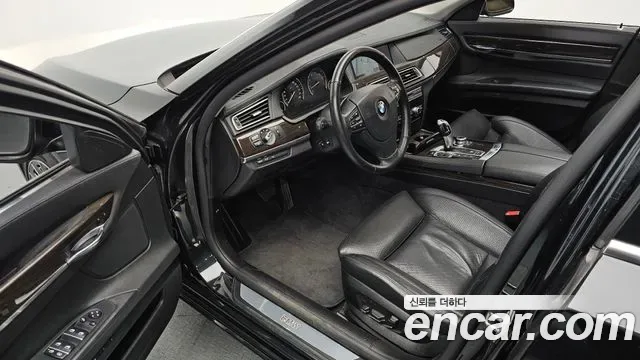 BMW 7-Series F01, 2012 — фото 11