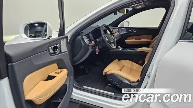 Volvo Xc60, 2025 — фото 10
