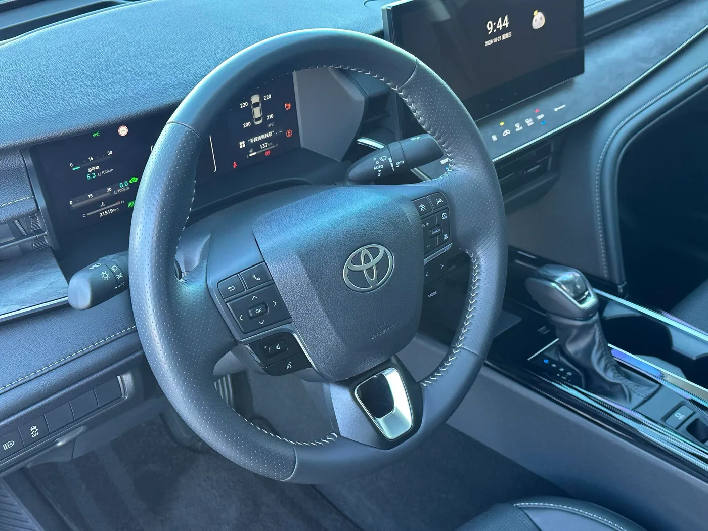 Toyota Camry, 2025 — фото 11