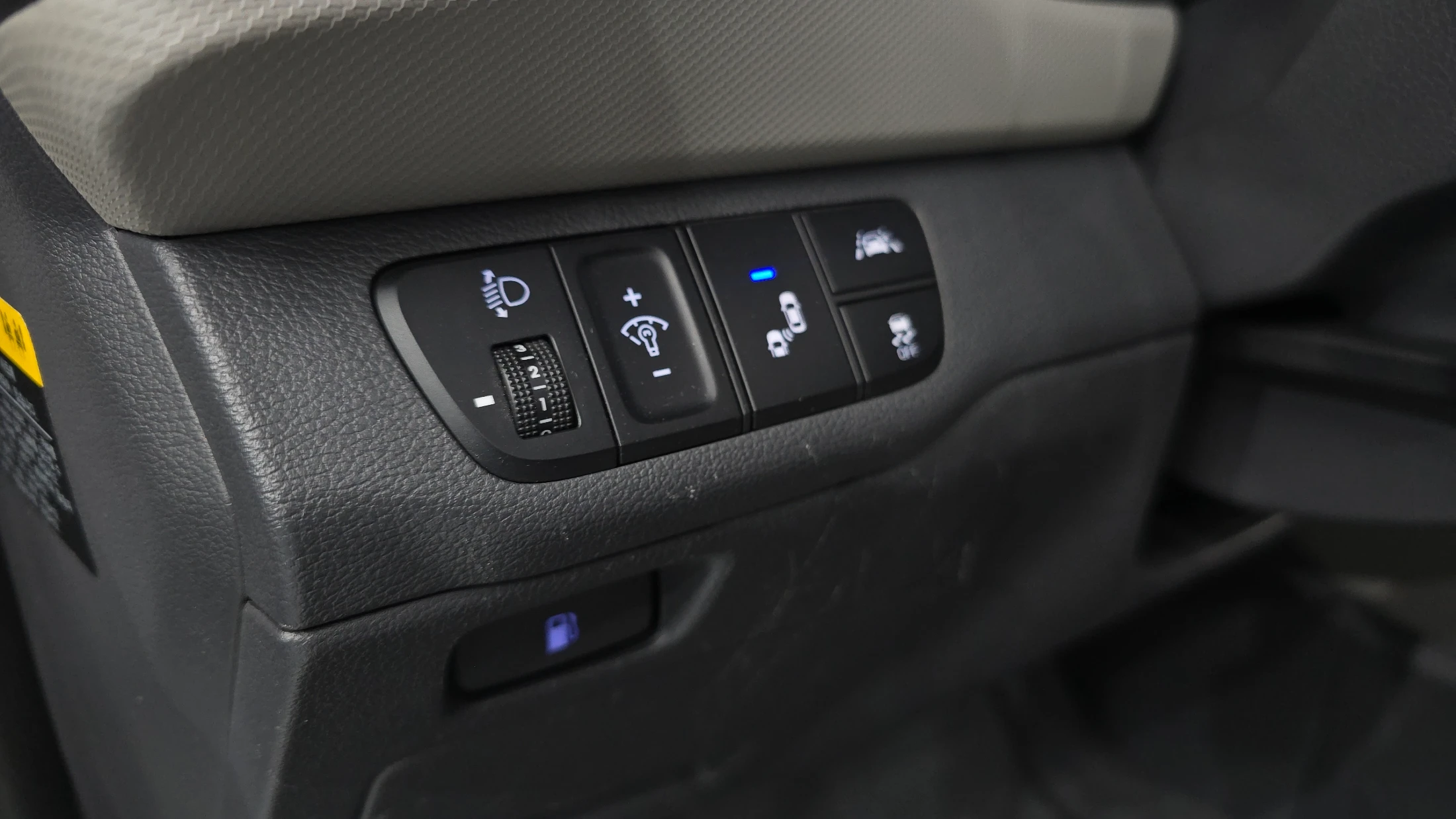 Hyundai Ioniq Ionic Hybrid, 2016 — фото 18
