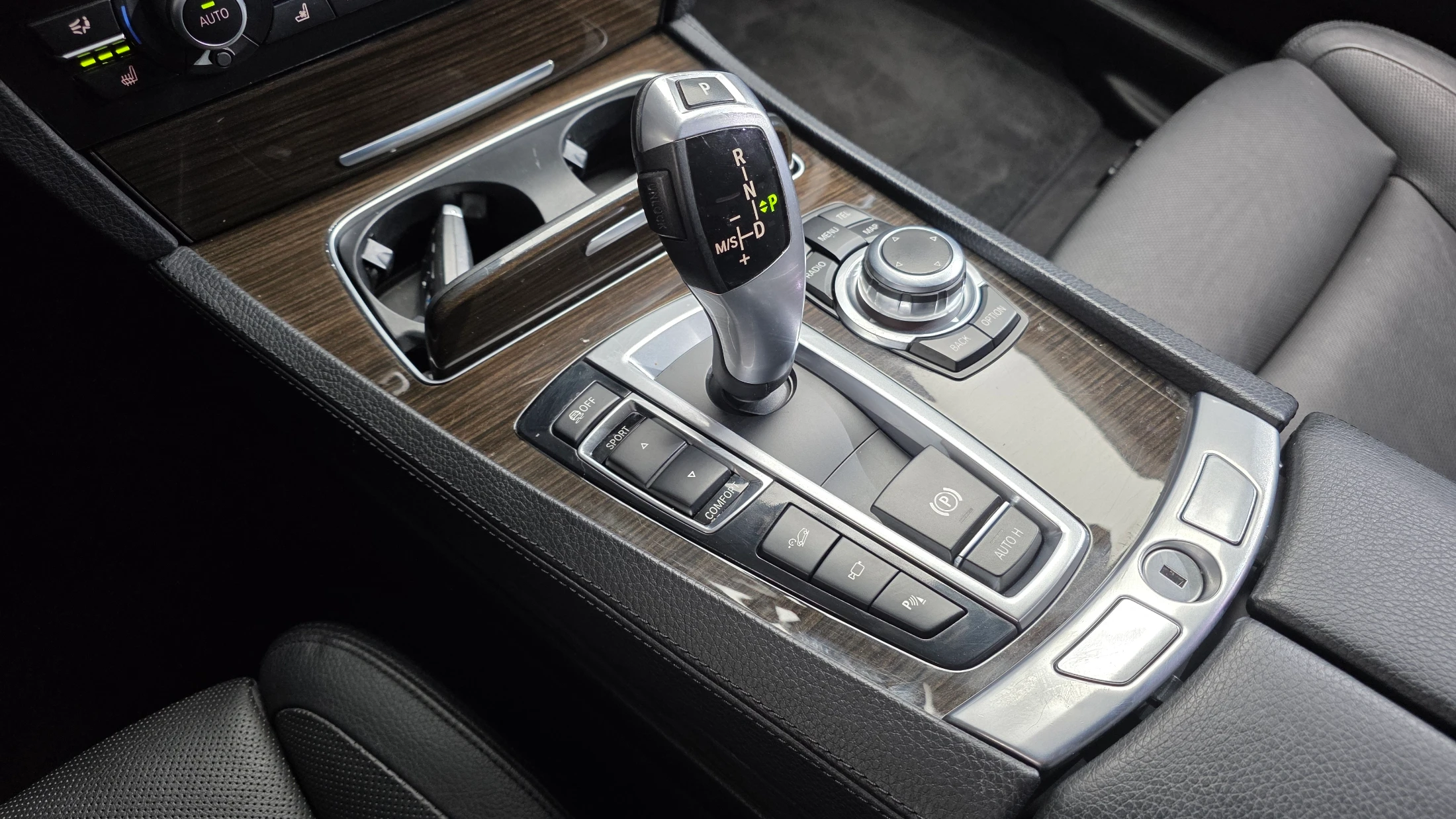 BMW 7-Series F01, 2013 — фото 9