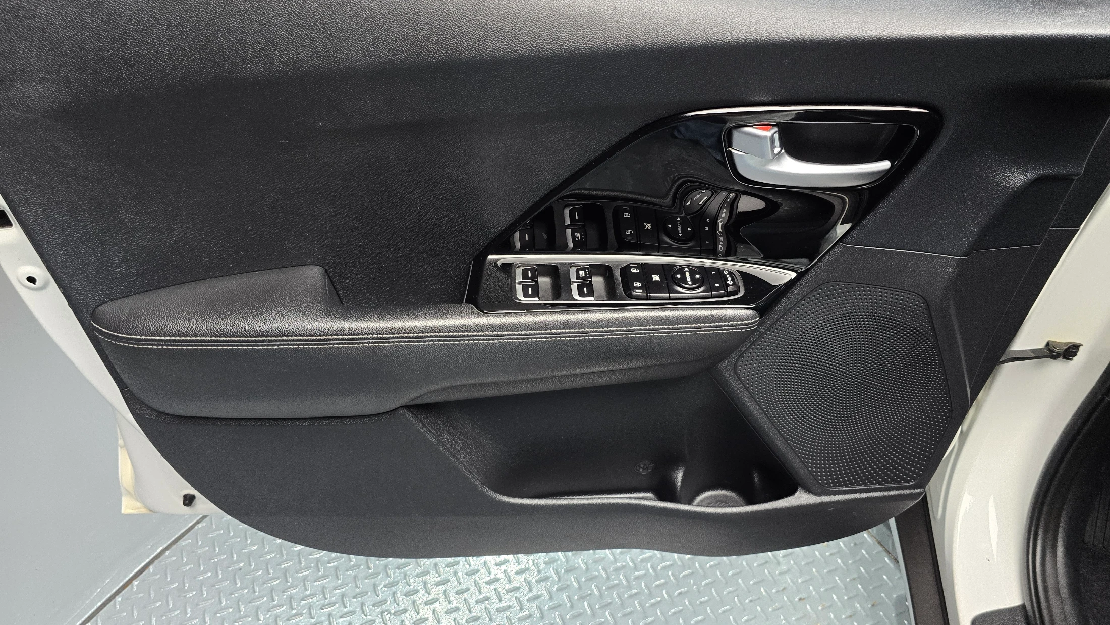 Kia Niro, 2016 — фото 24