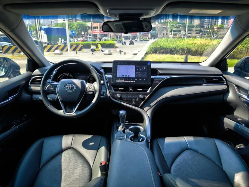 Toyota Camry, 2023 — фото 14