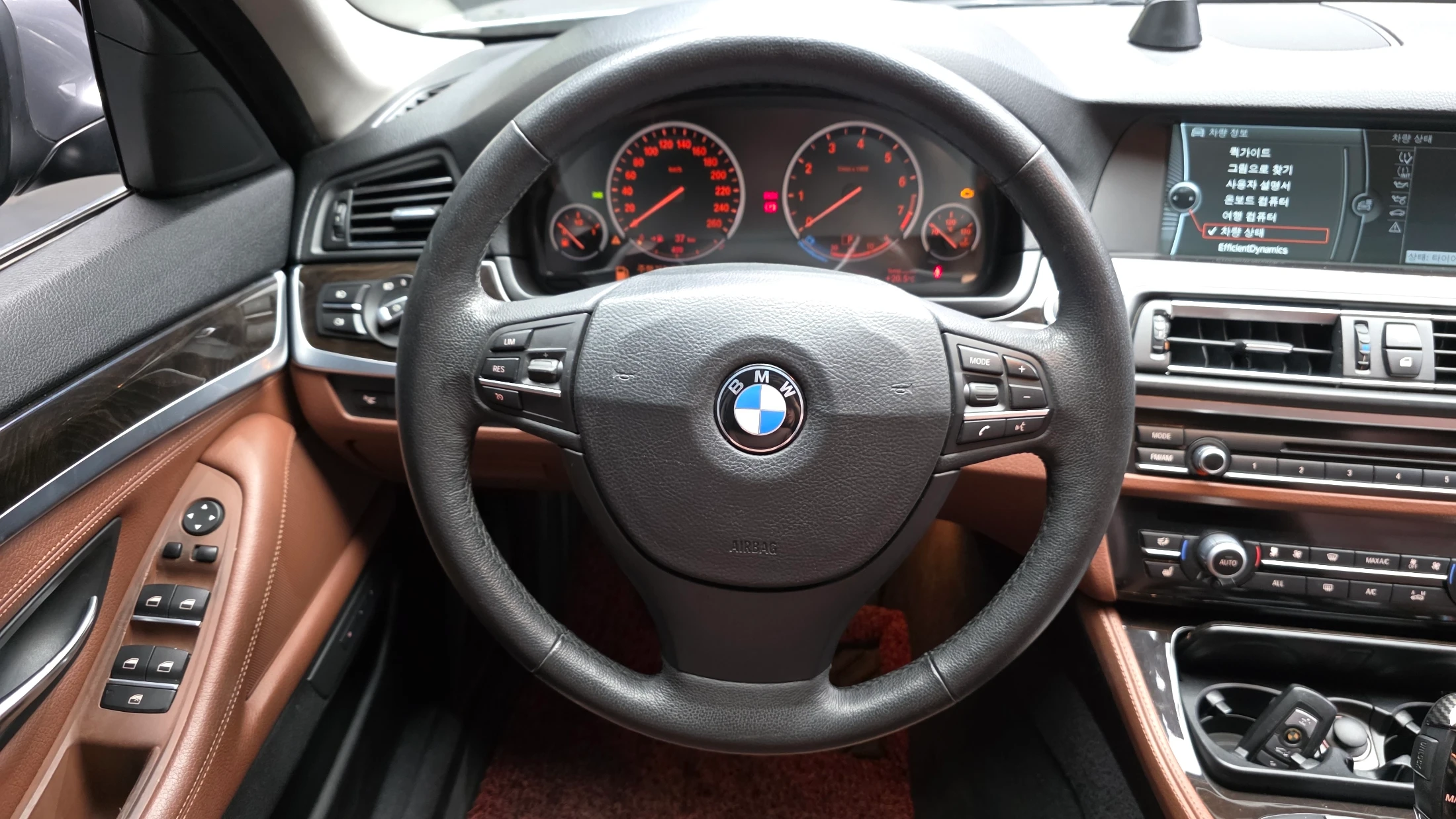 BMW 5-Series F10, 2012 — фото 13