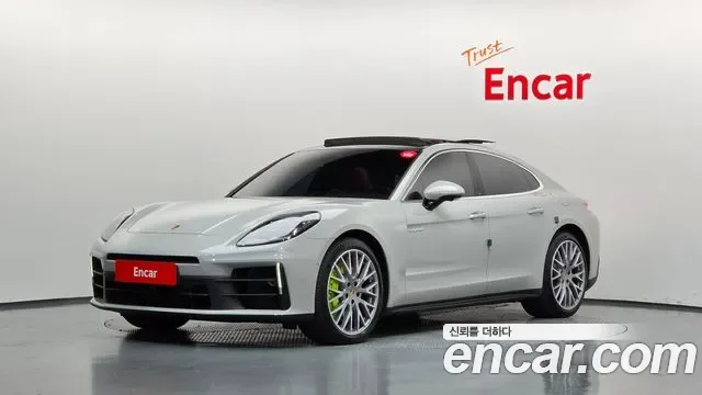 Porsche Panamera 976