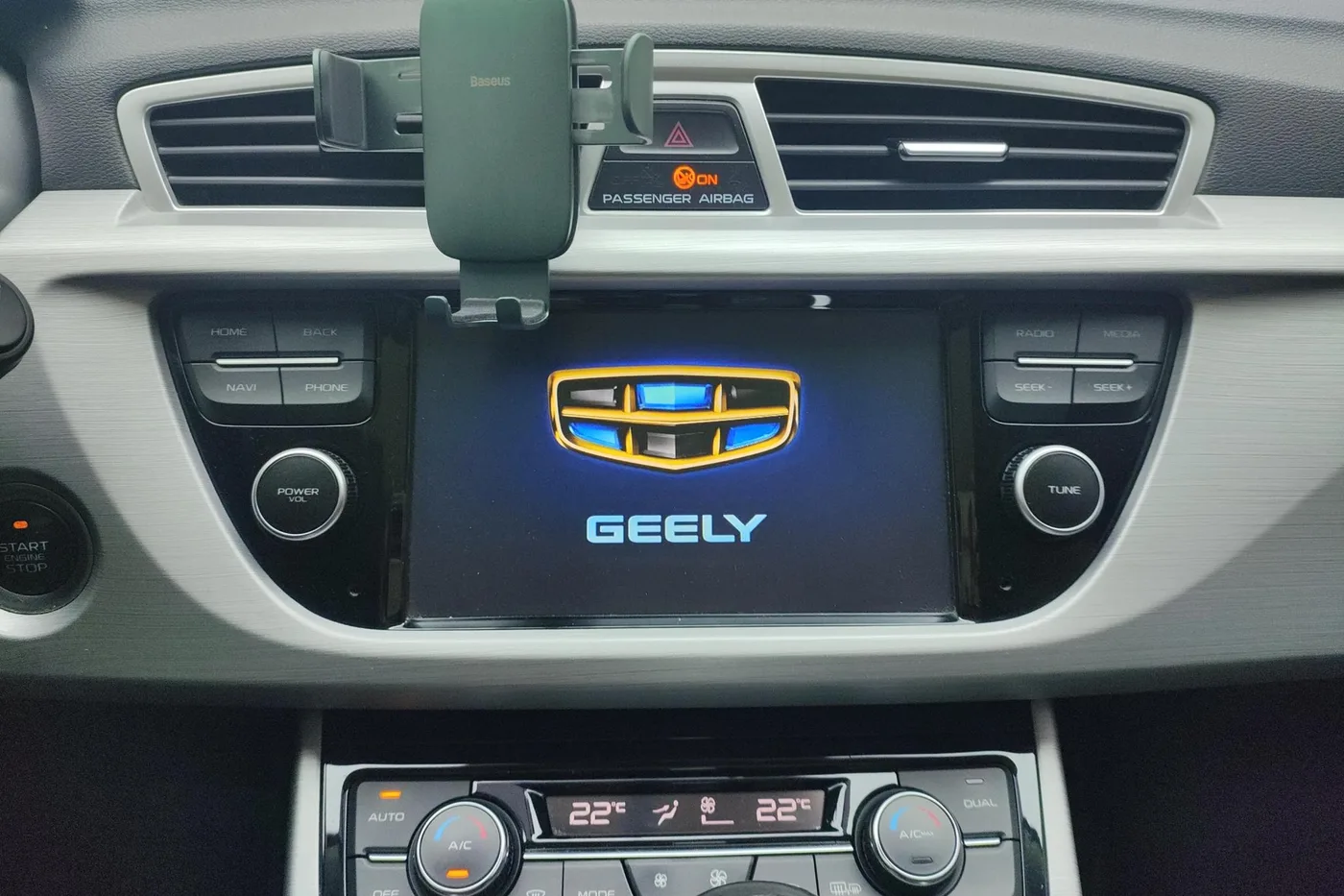Geely Boyue, 2016 — фото 15