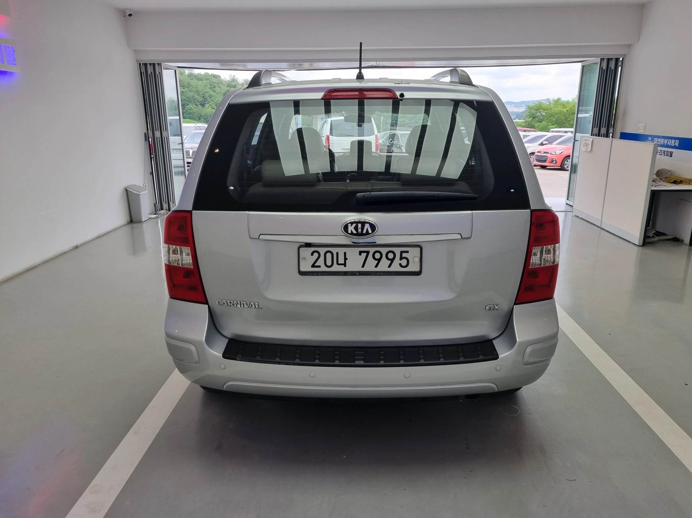 Kia Canival Carnival R, 2010 — фото 4