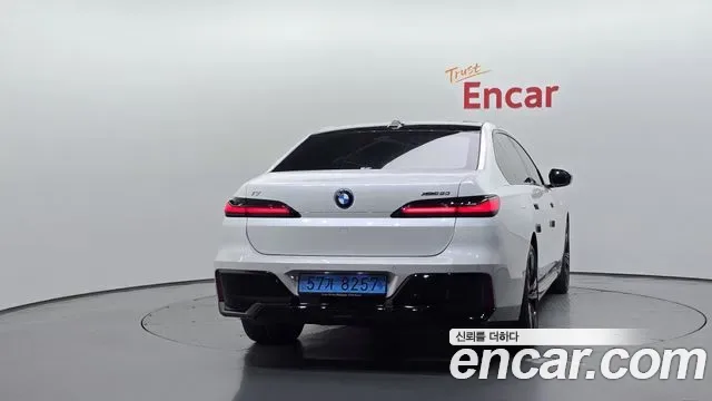 BMW I7 G70, 2025 — фото 3