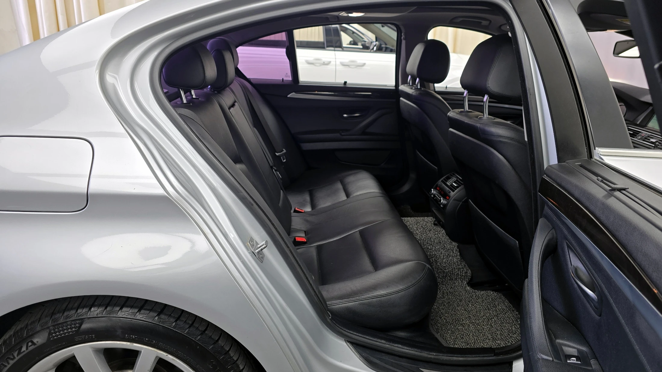 BMW 5-Series F10, 2013 — фото 12