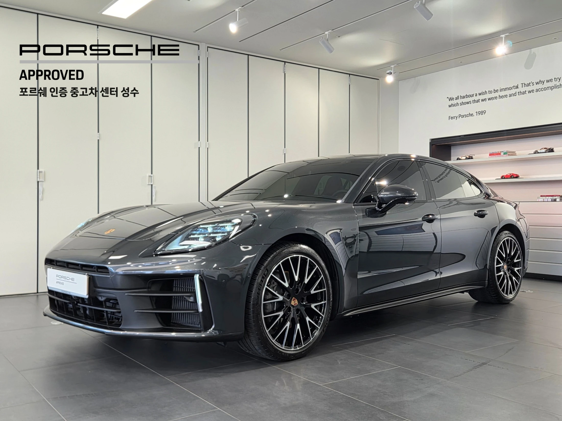 Porsche Panamera 976