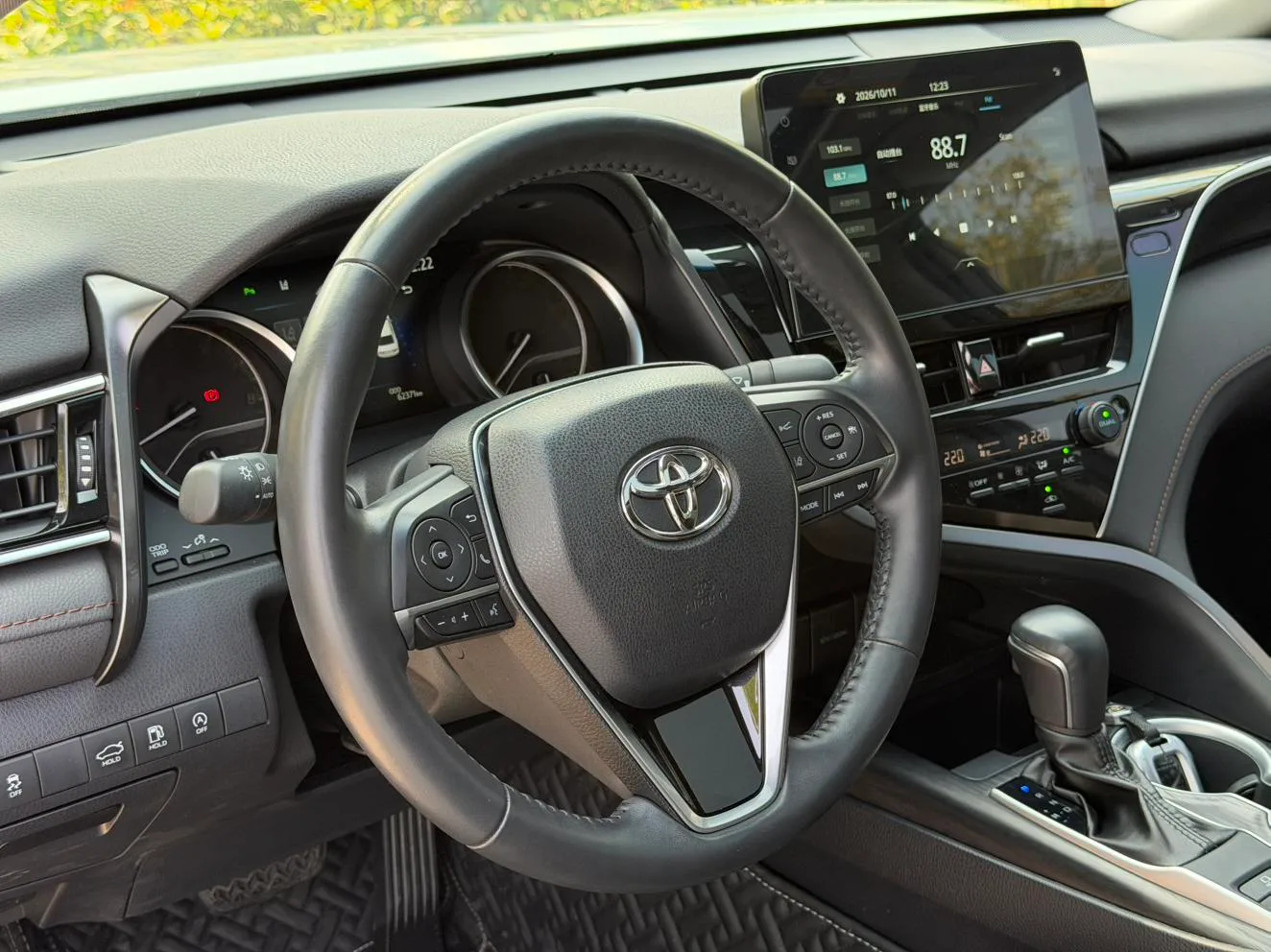 Toyota Camry, 2023 — фото 15