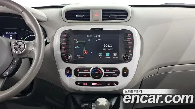 Kia Soul EV, 2015 — фото 14