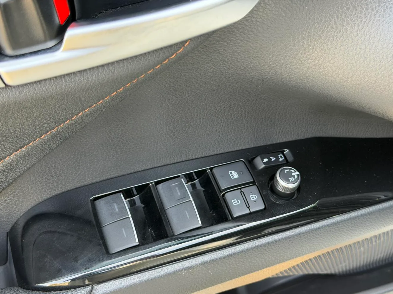 Toyota Camry, 2023 — фото 14