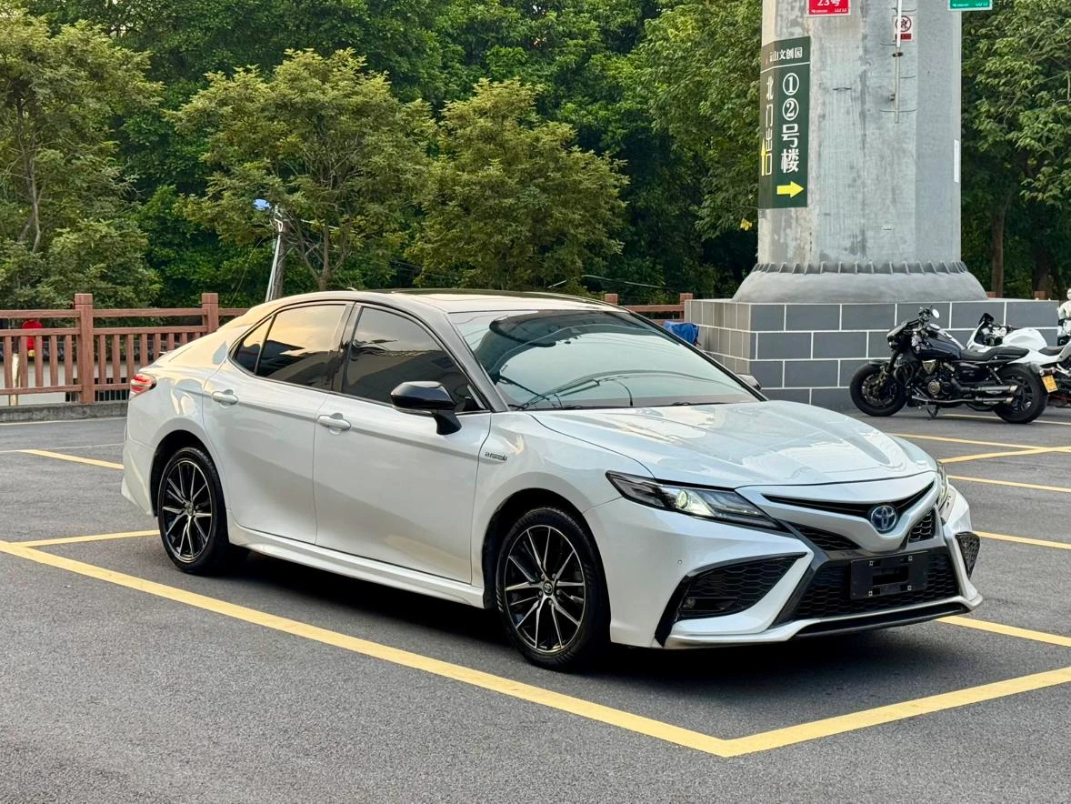 Toyota Camry, 2023 — фото 4