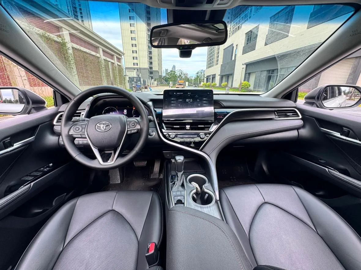 Toyota Camry, 2023 — фото 10