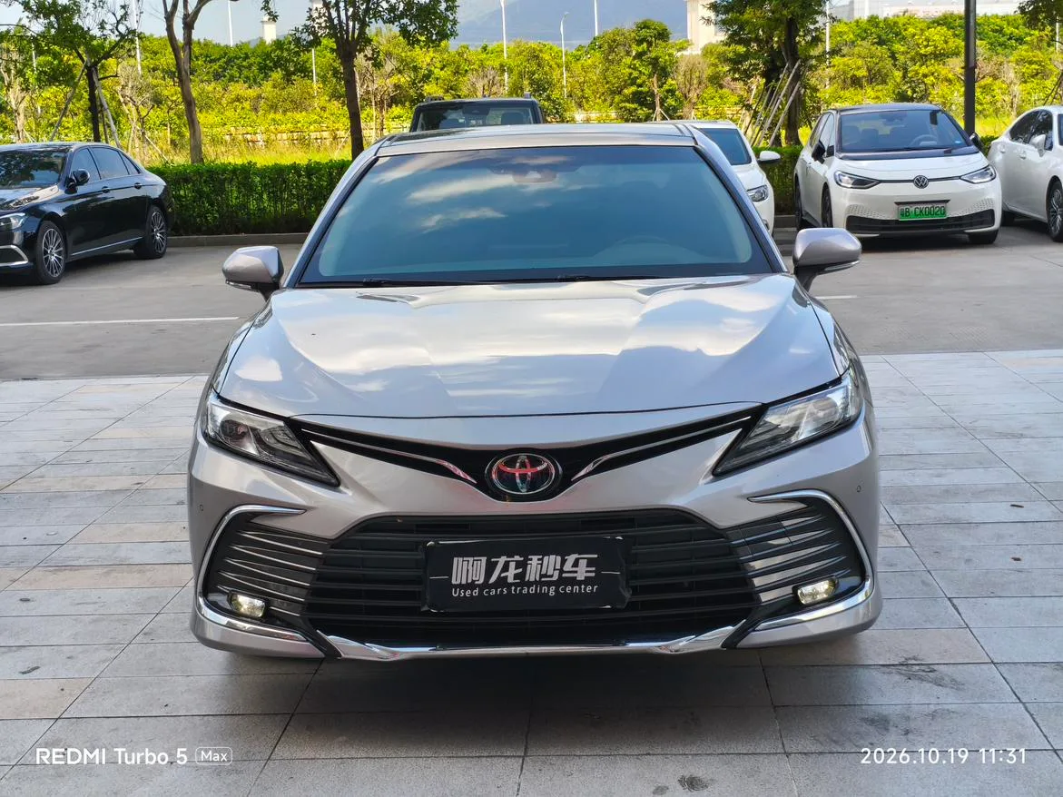 Toyota Camry, 2023 — фото 2