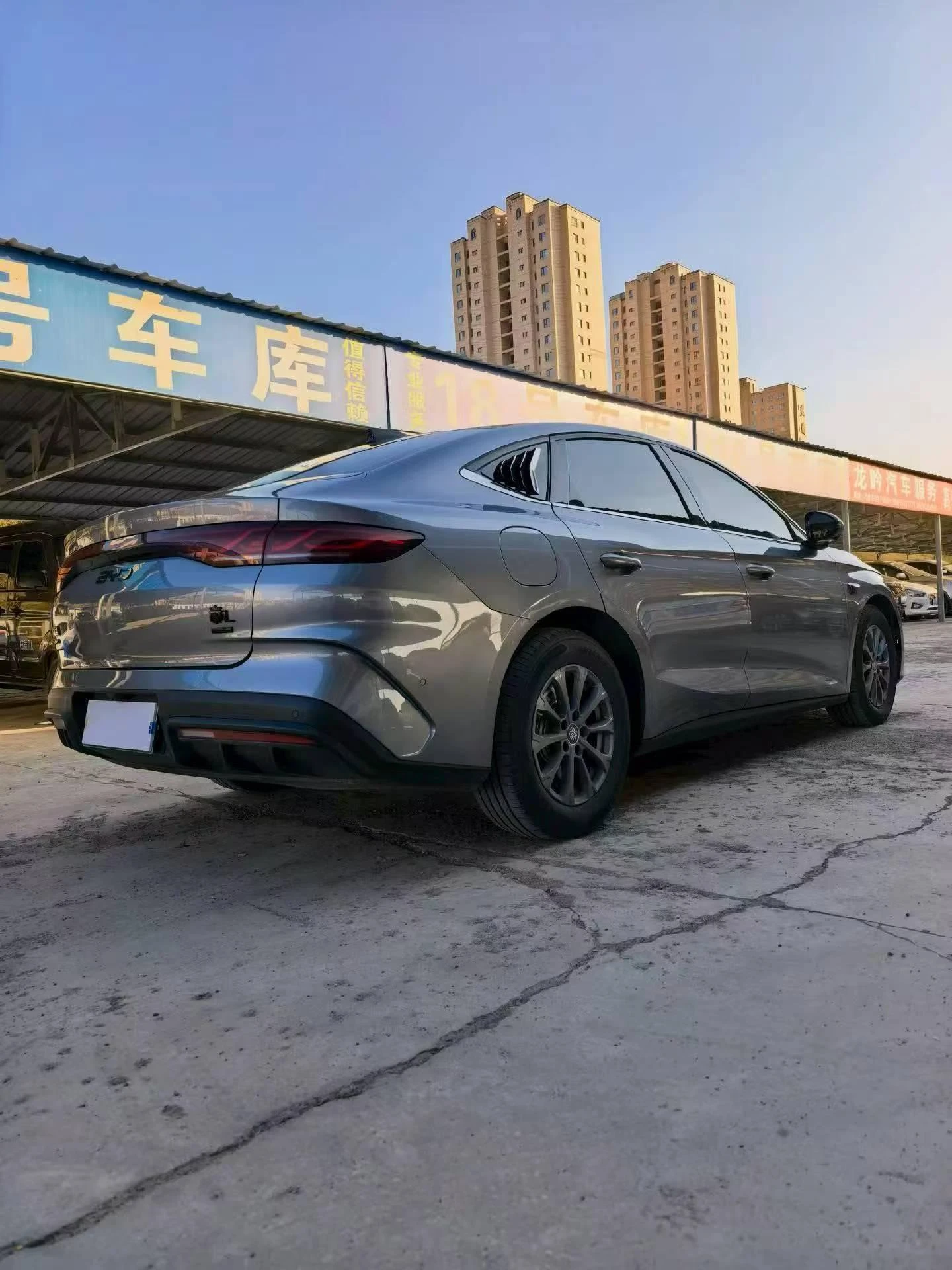 BYD Qin L DM, 2025 — фото 5