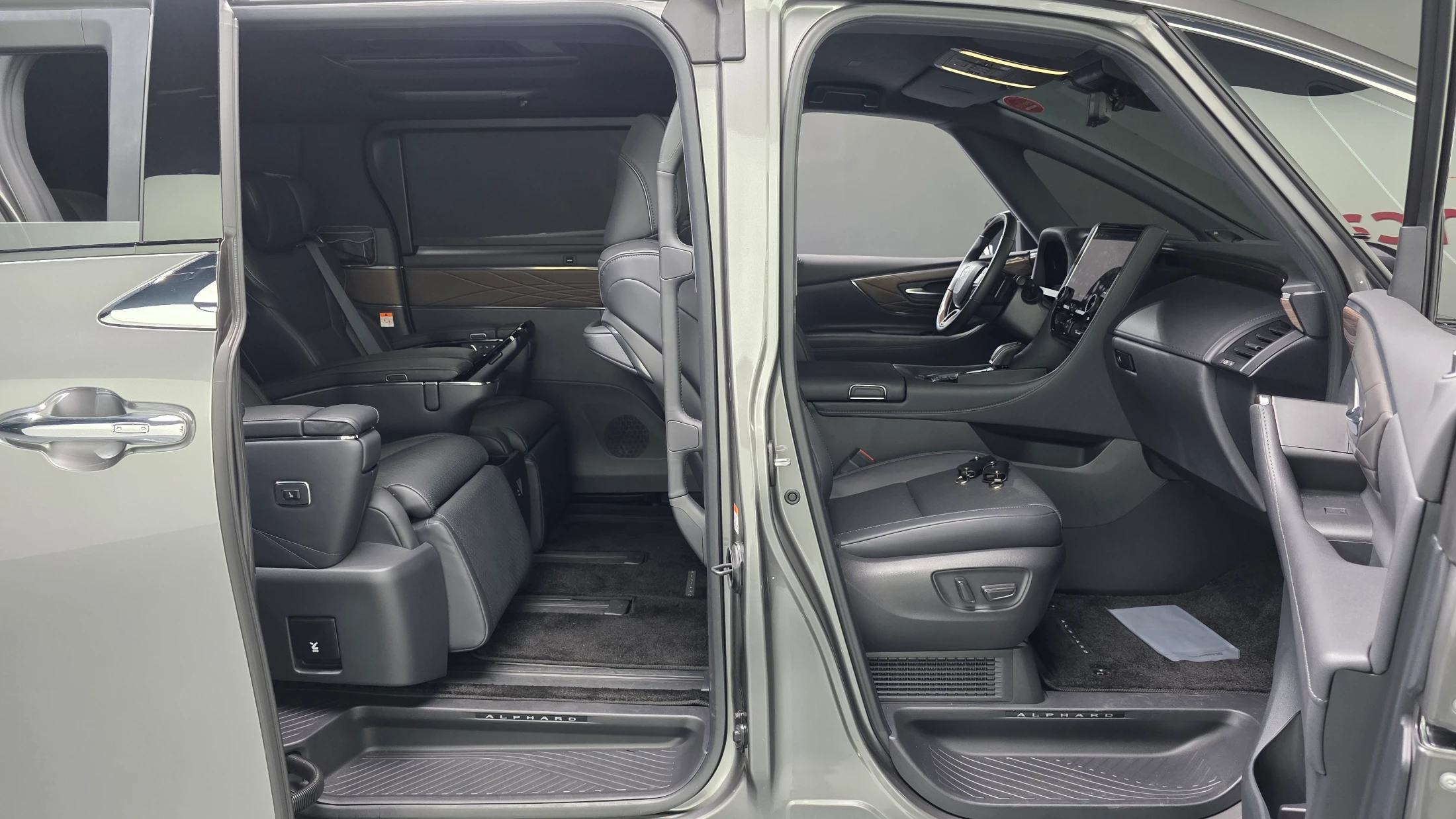 Toyota Alphard Alpad, 2025 — фото 26